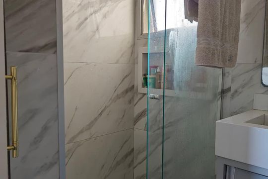 Banheiro de apartamento à venda com 2 quartos, 85m² em Bonfim, Campinas