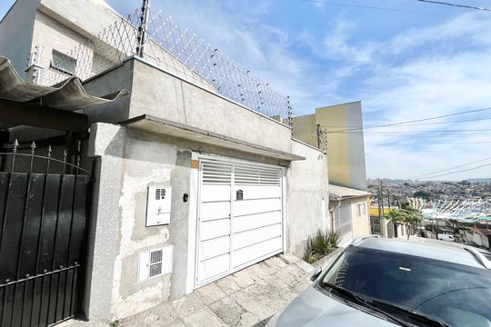Fachada de casa à venda com 4 quartos, 180m² em Vila Maria Luisa, São Paulo