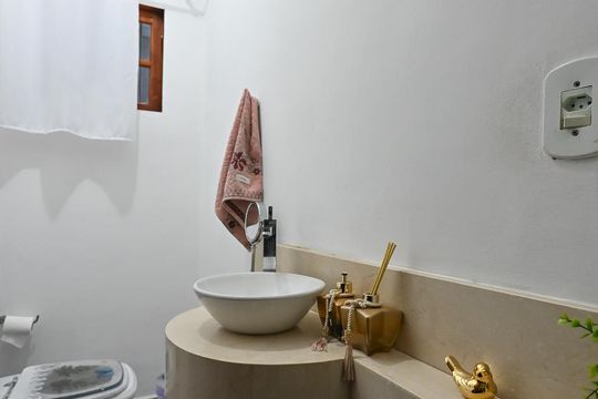 Lavabo de casa à venda com 3 quartos, 125m² em Jardim Monte Kemel, São Paulo
