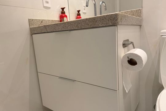 Banheiro de kitnet/studio à venda com 1 quarto, 26m² em Santo Amaro, São Paulo