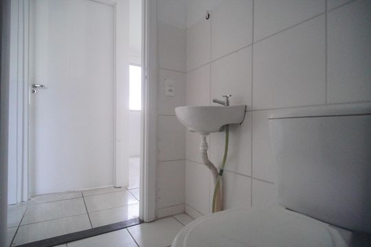 Banheiro de apartamento à venda com 2 quartos, 50m² em Santos Dumont, São Leopoldo