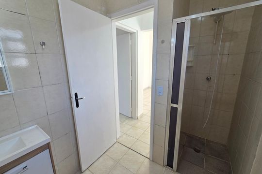 Banheiro de apartamento para alugar com 2 quartos, 95m² em Vila Caiçara, Praia Grande