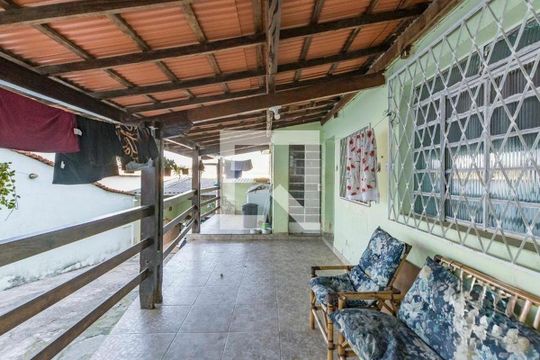 Área externa de casa à venda com 4 quartos, 200m² em Jardim Montanhês, Belo Horizonte