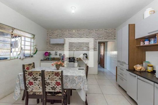 Cozinha de casa à venda com 4 quartos, 200m² em Jardim Montanhês, Belo Horizonte
