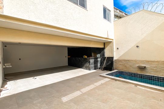Garagem de casa à venda com 3 quartos, 118m² em Parque Artur Alvim, São Paulo