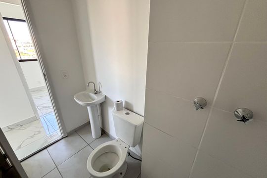 Banheiro de apartamento para alugar com 2 quartos, 38m² em Cidade Antônio Estêvão de Carvalho, São Paulo