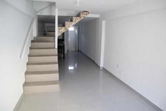 SALA de casa para alugar com 1 quarto, 70m² em Recreio dos Bandeirantes, Rio de Janeiro