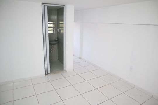 QUARTO 1 de casa para alugar com 1 quarto, 70m² em Recreio dos Bandeirantes, Rio de Janeiro