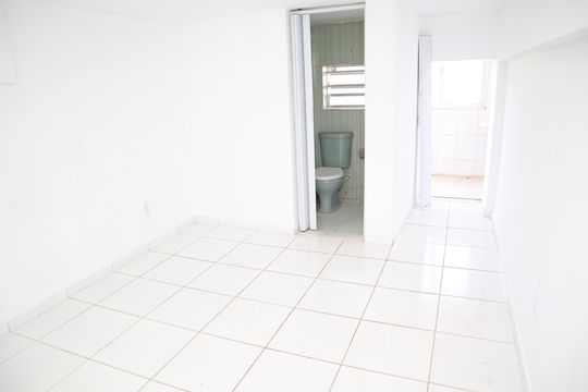 QUARTO 1 de casa para alugar com 1 quarto, 70m² em Recreio dos Bandeirantes, Rio de Janeiro