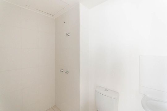 Banheiro de apartamento à venda com 2 quartos, 46m² em Santo Cristo, Rio de Janeiro