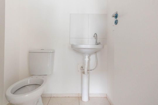 Banheiro de apartamento à venda com 2 quartos, 46m² em Santo Cristo, Rio de Janeiro