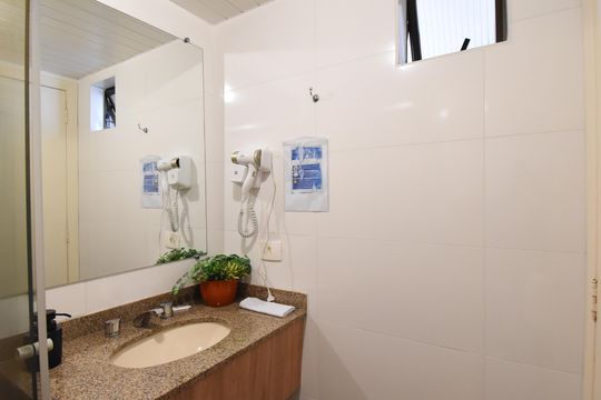 Banheiro do Studio de kitnet/studio para alugar com 1 quarto, 37m² em Alto da Xv, Curitiba