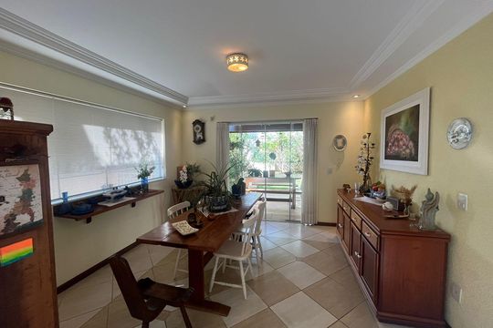 Casa de Condomínio à venda com 4 quartos, 260m² em Jardim Nova Suica, Valinhos