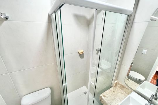 Banheiro de kitnet/studio para alugar com 1 quarto, 26m² em Jardim São Paulo, São Paulo
