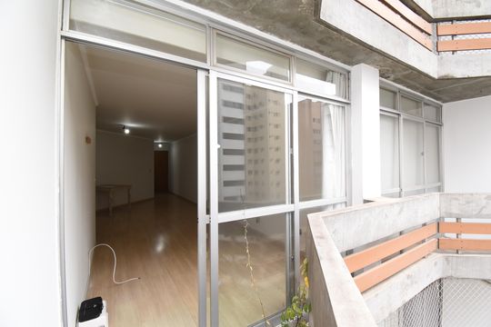 Sacada da Sala de apartamento à venda com 3 quartos, 83m² em Bigorrilho, Curitiba