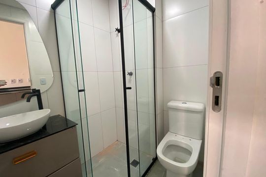 Banheiro de kitnet/studio para alugar com 1 quarto, 22m² em Vila Mariana, São Paulo