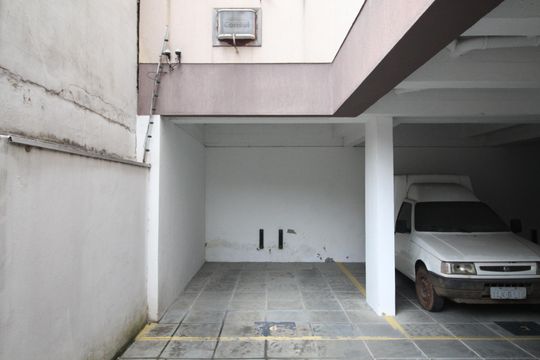 Garagem de apartamento à venda com 2 quartos, 59m² em Vila Ipiranga, Porto Alegre