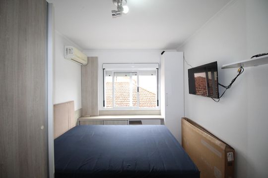 Suíte 1 de apartamento à venda com 2 quartos, 59m² em Vila Ipiranga, Porto Alegre
