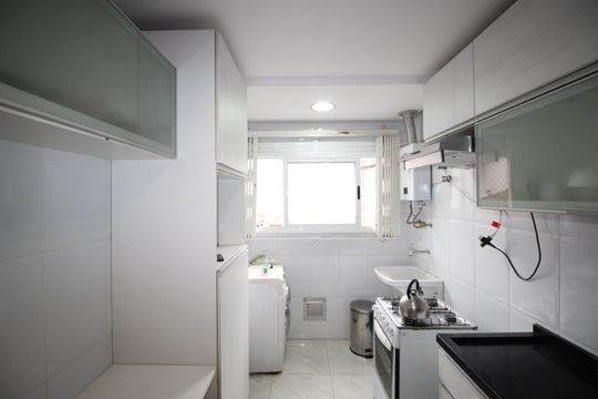 Cozinha de apartamento à venda com 2 quartos, 59m² em Vila Ipiranga, Porto Alegre