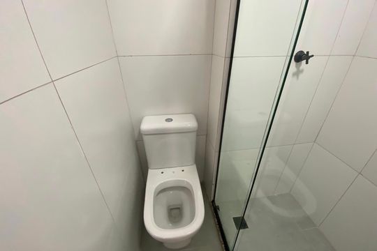Banheiro de kitnet/studio para alugar com 1 quarto, 22m² em Vila Mariana, São Paulo