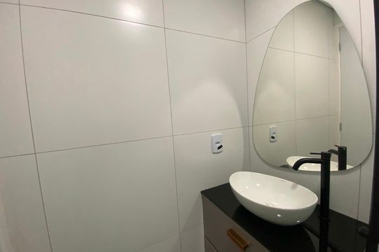 Banheiro de kitnet/studio à venda com 1 quarto, 22m² em Vila Mariana, São Paulo