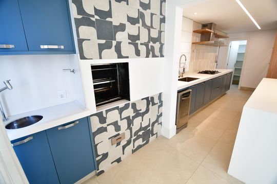 Cozinha de apartamento à venda com 3 quartos, 130m² em Cambuí, Campinas
