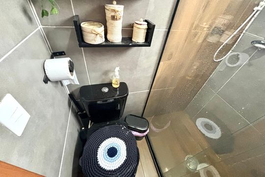 Banheiro  de apartamento à venda com 2 quartos, 56m² em Conjunto Habitacional Padre Manoel da Nobrega, São Paulo
