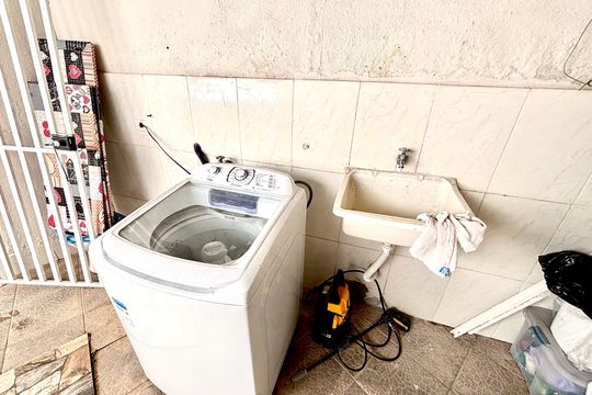 Área de serviço de casa para alugar com 3 quartos, 100m² em Vila Dalila, São Paulo