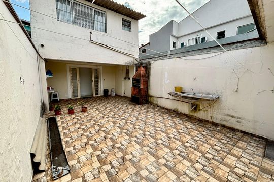 Área externa de casa para alugar com 3 quartos, 100m² em Vila Dalila, São Paulo