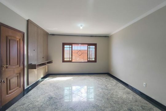 Casa à venda com 3 quartos, 108m² em Campo Grande, São Paulo