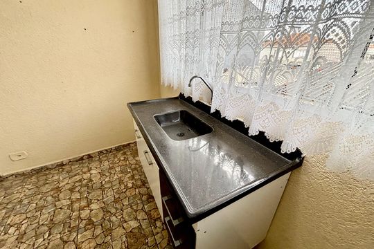 Sala - Cozinha  de casa para alugar com 1 quarto, 24m² em Vila Dalila, São Paulo