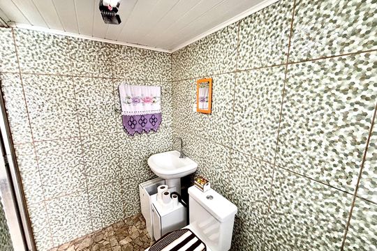 Banheiro de casa para alugar com 1 quarto, 24m² em Vila Dalila, São Paulo
