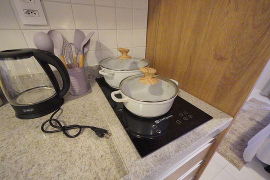 Cozinha de kitnet/studio para alugar com 1 quarto, 20m² em Liberdade, São Paulo