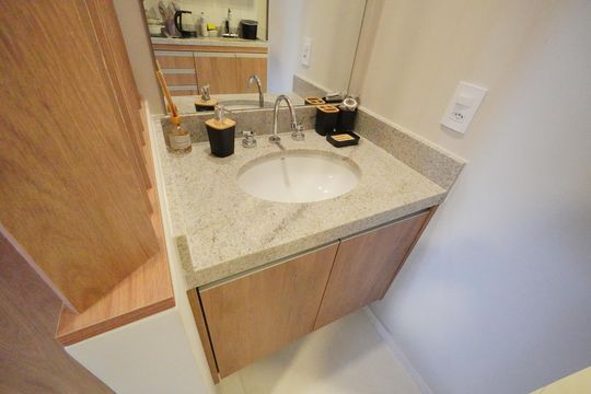 Banheiro de kitnet/studio para alugar com 1 quarto, 20m² em Liberdade, São Paulo