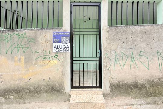 Fachada de casa para alugar com 2 quartos, 70m² em Jardim das Flores, São Paulo
