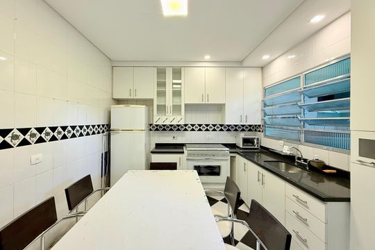 Cozinha de casa para alugar com 2 quartos, 70m² em Jardim das Flores, São Paulo