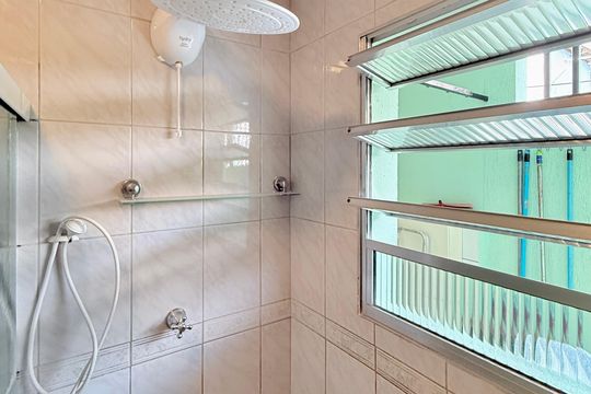 Banheiro de casa para alugar com 2 quartos, 70m² em Jardim das Flores, São Paulo