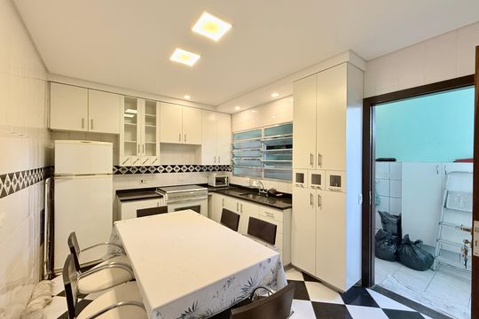 Cozinha de casa para alugar com 2 quartos, 70m² em Jardim das Flores, São Paulo