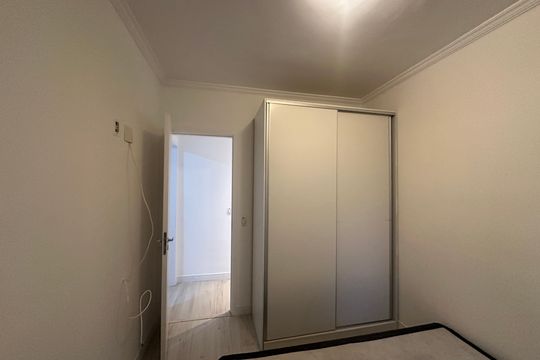Quarto de apartamento à venda com 2 quartos, 69m² em Jardim Tupanci, Barueri