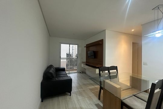 Sala de apartamento à venda com 2 quartos, 69m² em Jardim Tupanci, Barueri
