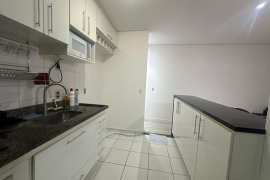 Cozinha de apartamento à venda com 2 quartos, 69m² em Jardim Tupanci, Barueri