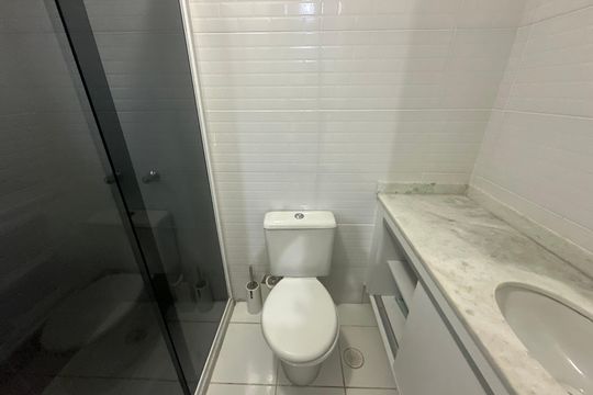 Banheiro da Suíte de apartamento à venda com 2 quartos, 69m² em Jardim Tupanci, Barueri