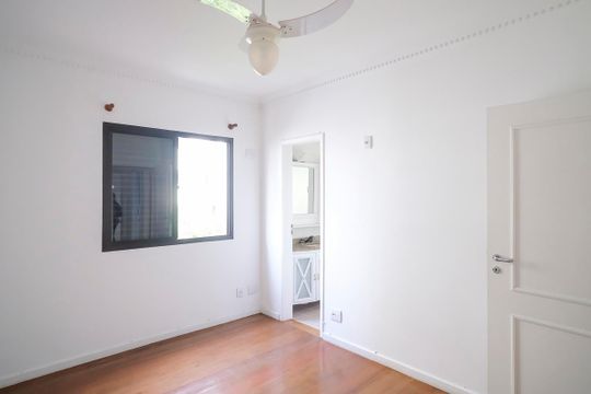 Suíte de apartamento à venda com 3 quartos, 98m² em Santo Antônio, São Caetano do Sul