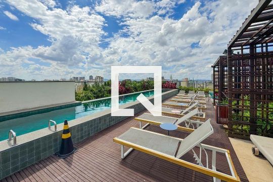 Piscina de kitnet/studio para alugar com 1 quarto, 24m² em Liberdade, São Paulo