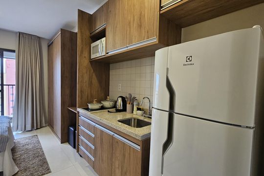 Cozinha de kitnet/studio para alugar com 1 quarto, 24m² em Liberdade, São Paulo
