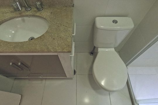 Baheiro do Quarto 1 de apartamento para alugar com 1 quarto, 57m² em Gonzaga, Santos