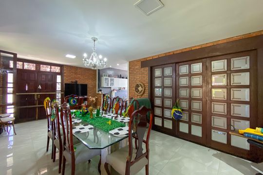 Casa para alugar com 3 quartos, 900m² em Barreiro, Belo Horizonte