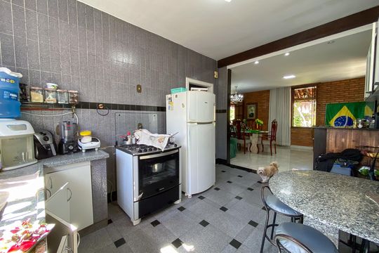 Casa para alugar com 3 quartos, 900m² em Barreiro, Belo Horizonte