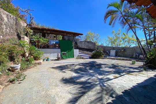 Casa para alugar com 3 quartos, 900m² em Barreiro, Belo Horizonte