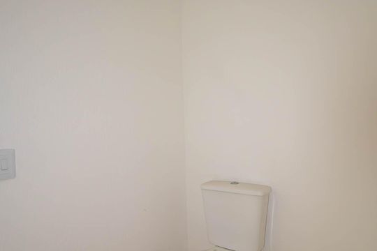 Banheiro de apartamento para alugar com 1 quarto, 50m² em Maria Paula, São Gonçalo